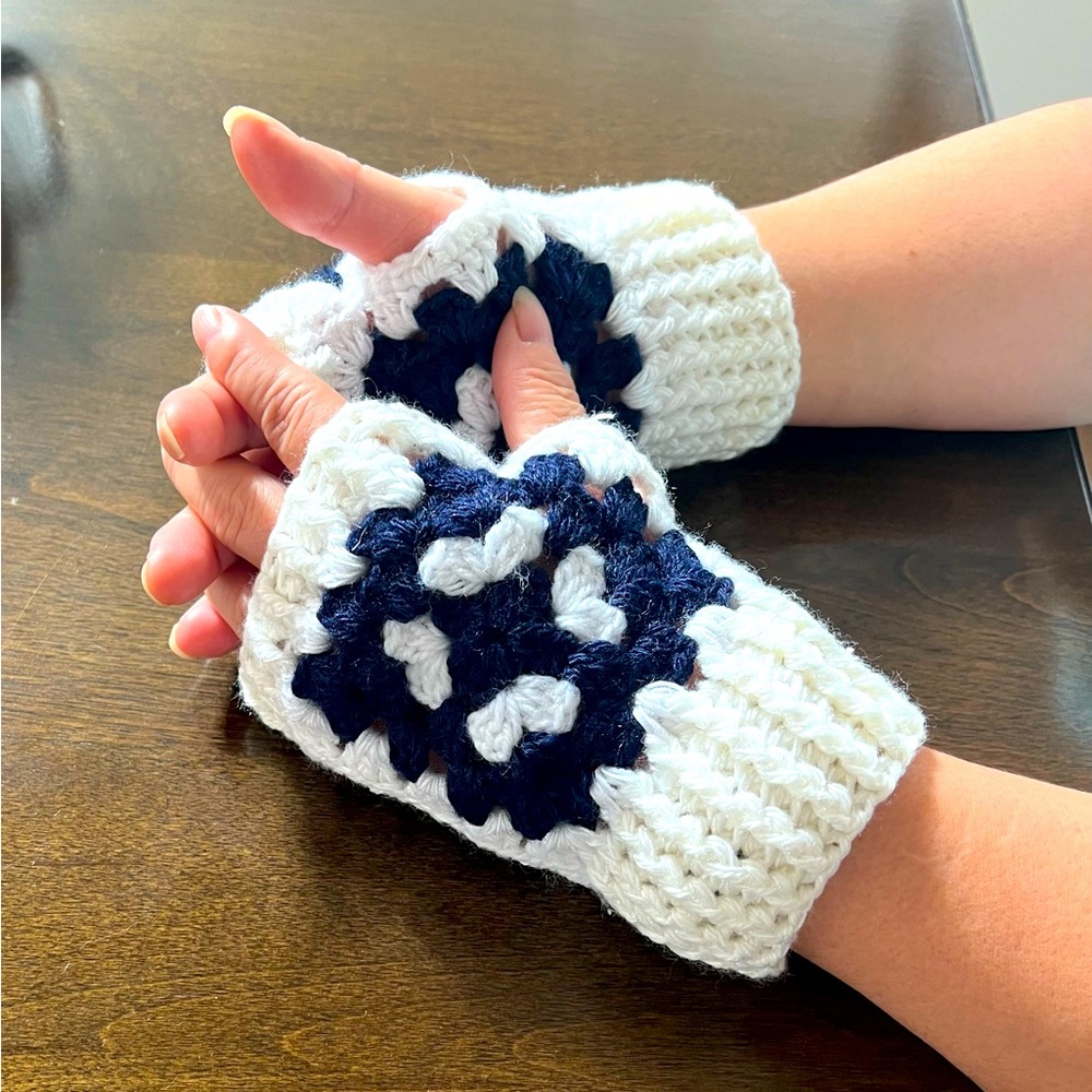 Fingerless gloves
